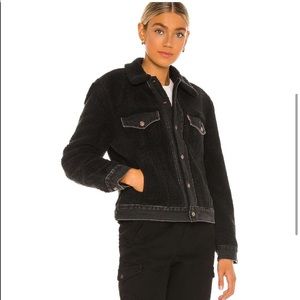 LEVI’S Sherpa Ex-Boyfriend Trucker Jacket NWOT